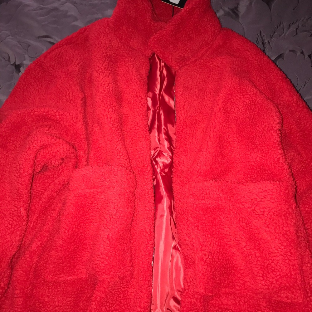 Red oversized bear coat / with front pockets